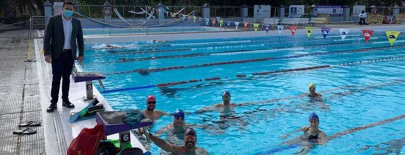 El alcalde junto a nadadores del Club Faynagua Ciudad de Telde/TA.